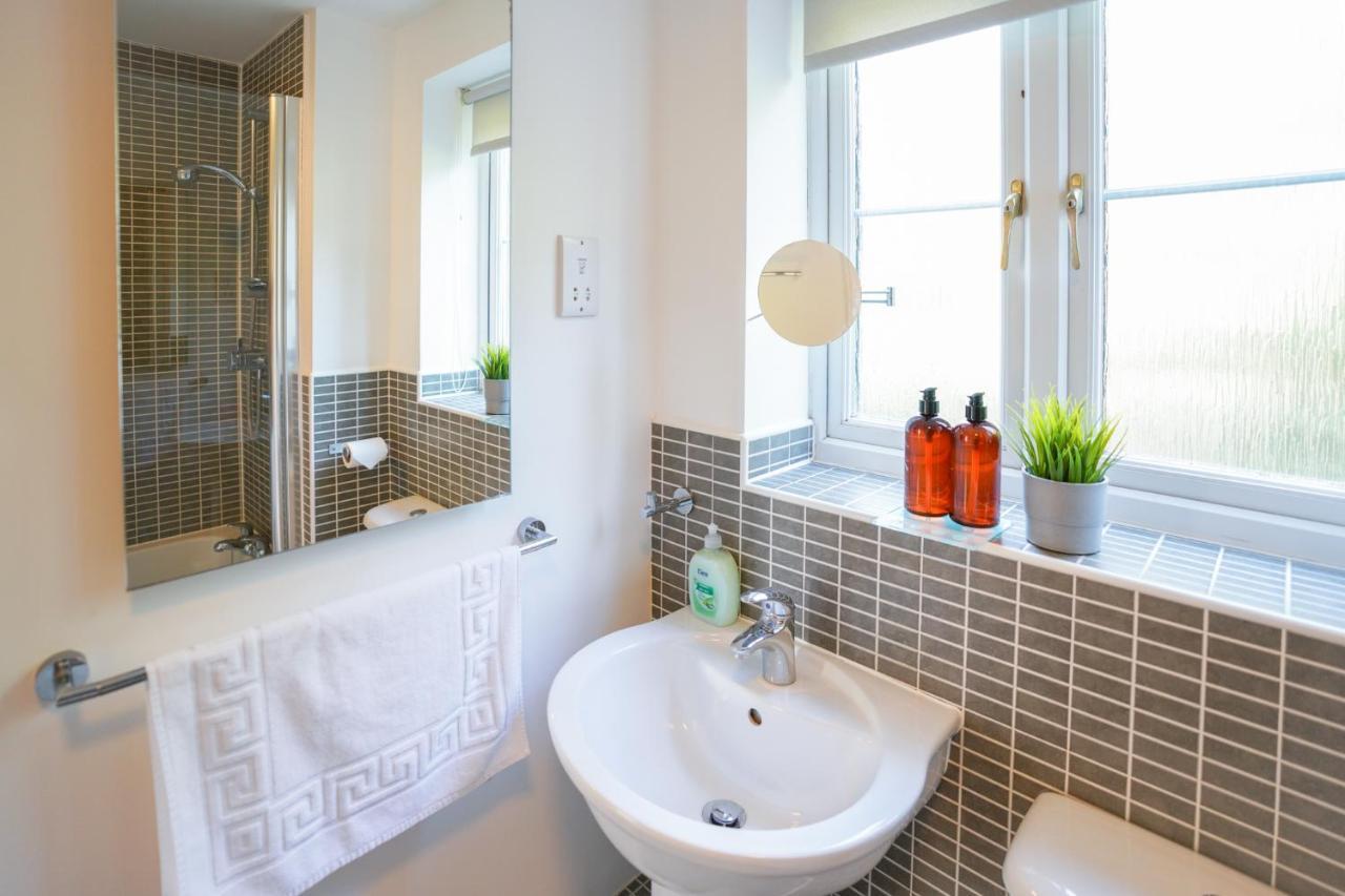 Stylish Apartment With Private Parking Cardiff Exterior foto