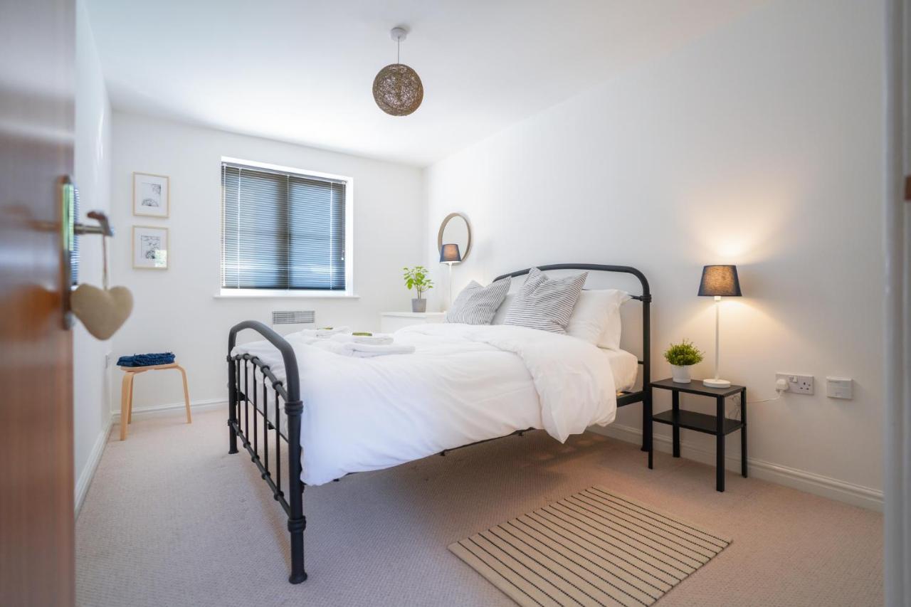 Stylish Apartment With Private Parking Cardiff Exterior foto
