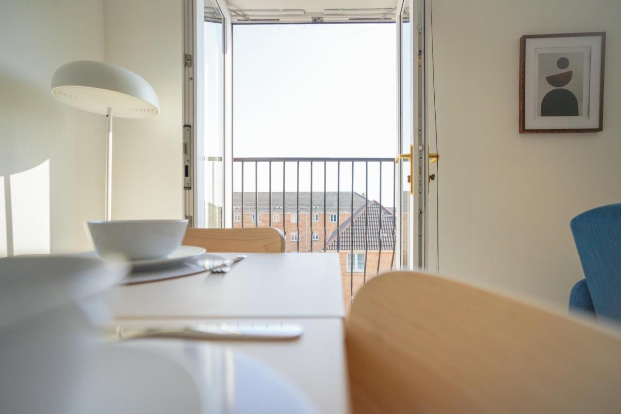 Stylish Apartment With Private Parking Cardiff Exterior foto